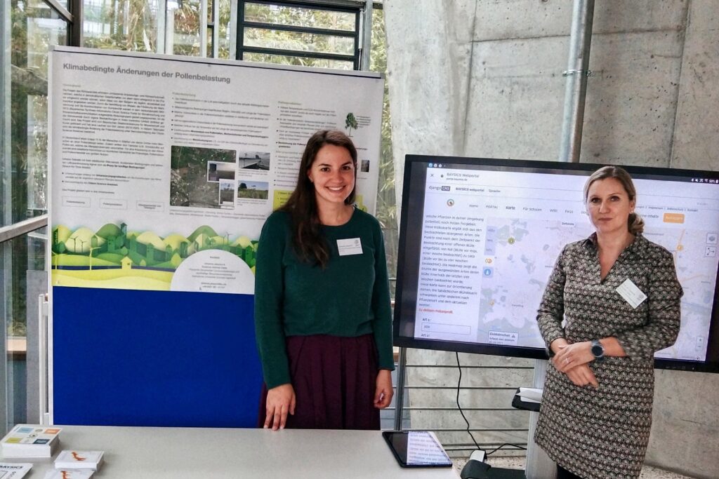 Mitarbeiterinnen von BAYSICS am Stand beim Zukunftsforum Ingolstadt